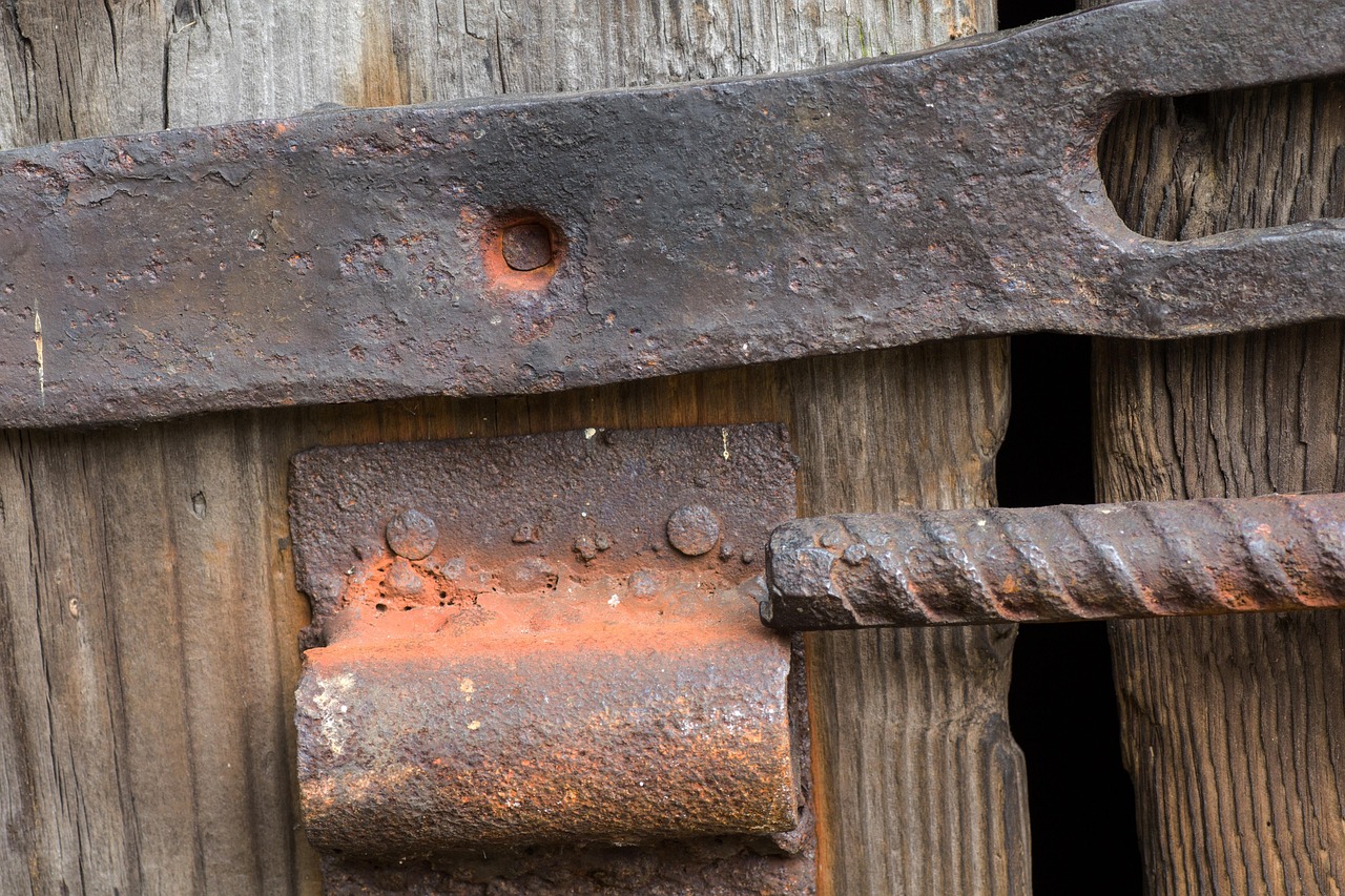 Why a Fence or Gate Starts to Sag in Edmond, and What Fixes It